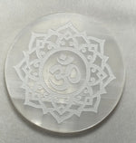 Load image into Gallery viewer, SELENITE CHARGING ROUND  PLATE  OM 1