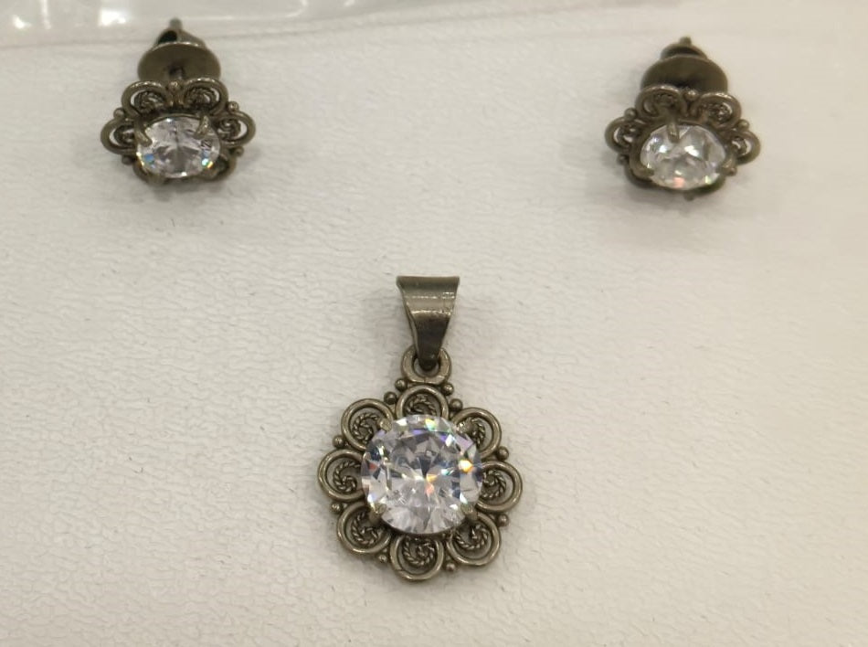 9.80/GM ZIRCON 3PCS PENDANT SET  (525)