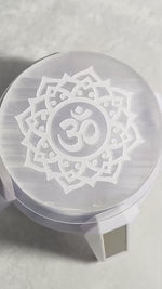Load and play video in Gallery viewer, OM SELENIGHT CHARGING PLATE
